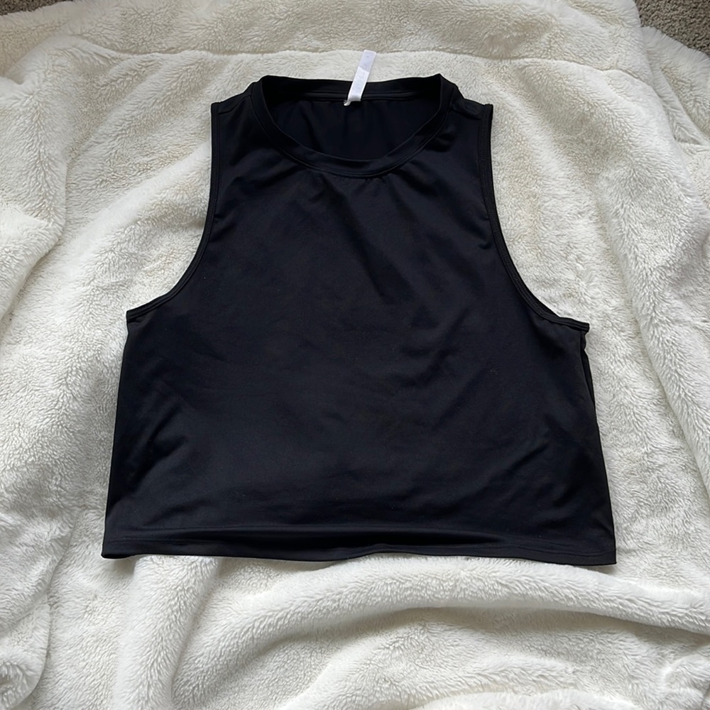 Cropped muscle tank